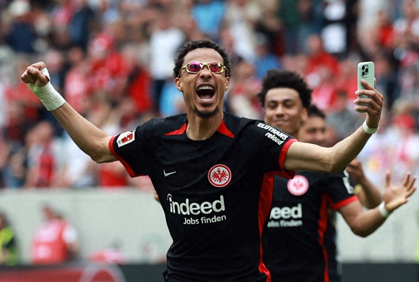 Liverpool and Chelsea compete for Ekitike and the French eagle price tag of 100 million euros Manchester United join the race