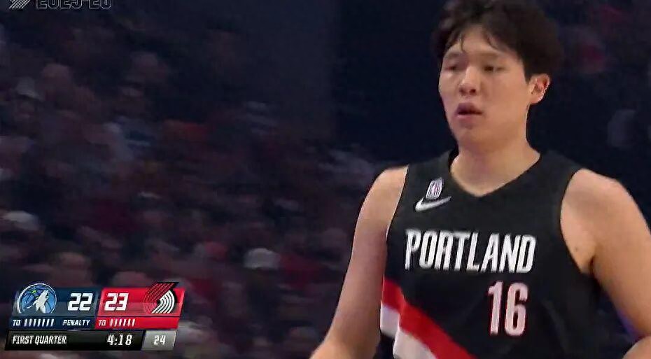 Yang Hansen’s debut featured a rejection dunk! A big block! Welcome to the NBA! Not playing in the second half? That’s quite normal.