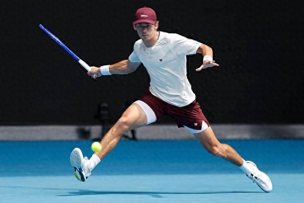 Watching Alcaraz reach all four Grand Slam semifinals, De Minaur has been stopped at the quarterfinals for the seventh time!