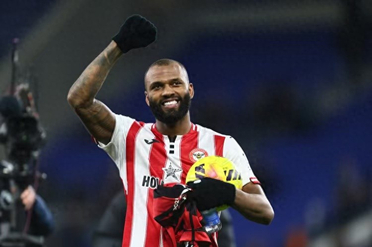 A new striking sensation emerges: 5 goals in 2 rounds overshadow Haaland, setting a Brazilian player record with 16 Premier League goals this season.