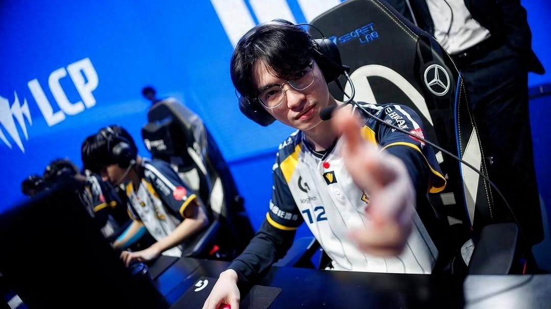 Is the strongest all-Chinese LPL team about to disband? The official account cleared player information, and Bin trembled with tears during a post-match interview.