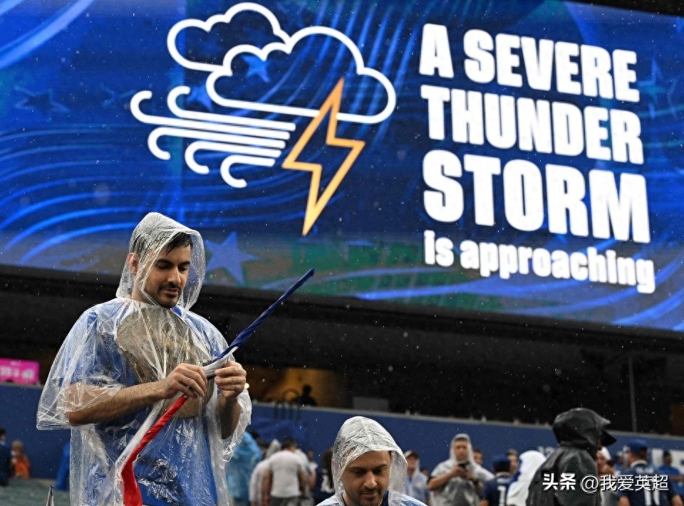 A first for this World Cup! The France match was suspended for over an hour due to thunderstorms, with all spectators evacuated.
