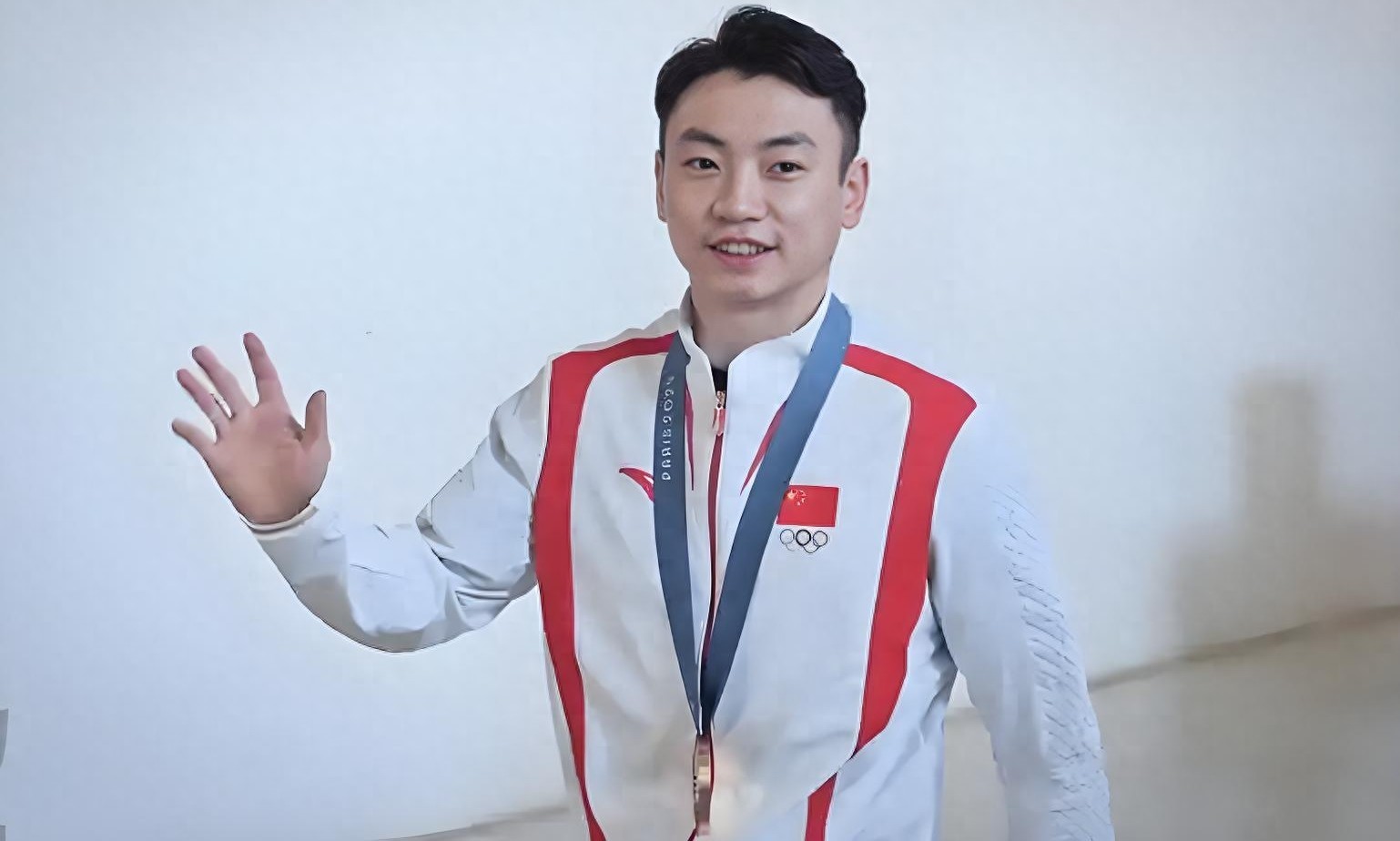 The Gymnastics World Championships schedule for today (10.25), featuring Zou Jingyuan and others, live on CCTV-5, with the medal table included.