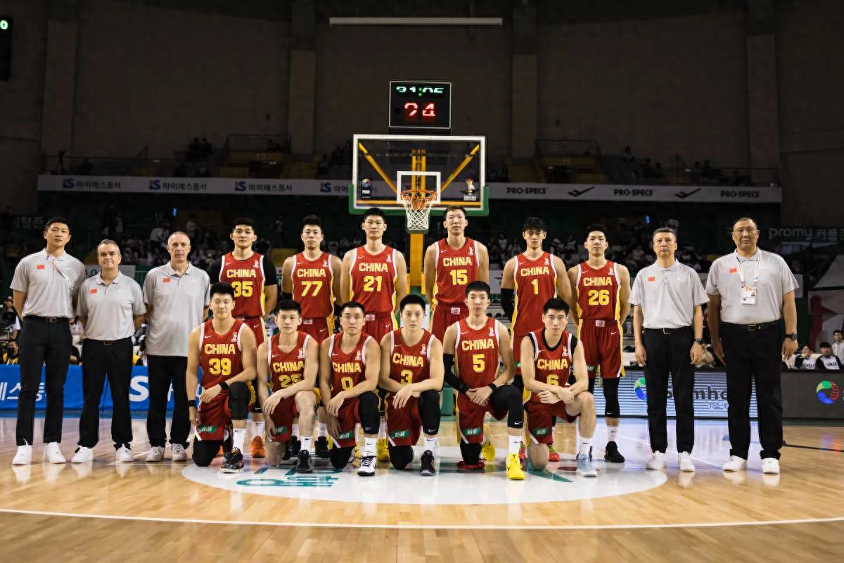 Disastrous start! Only 5 of 28 three-pointers made, Cheng Shuaipeng injured and left the game, China men&#39;s basketball suffers a double defeat to South Korea