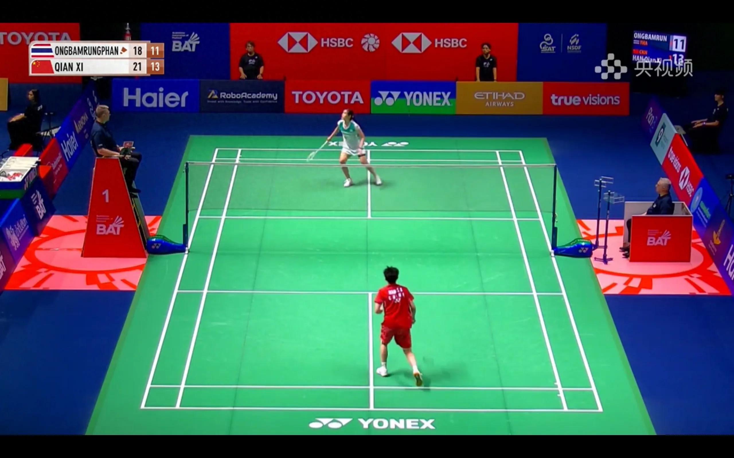 The badminton Thailand Open is being broadcast live, Chen Yufei and Han Qianxi are playing
