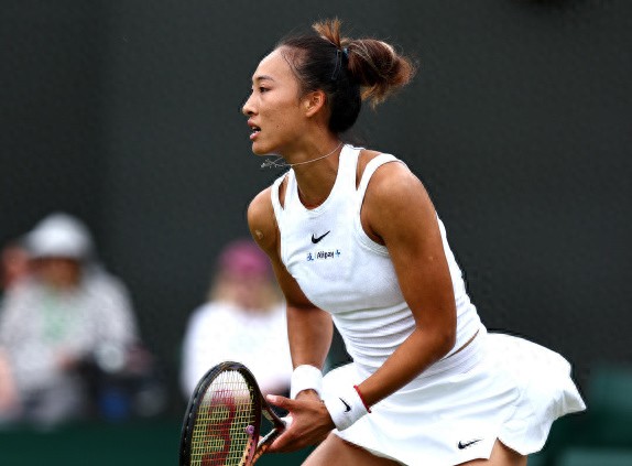 Zheng Qinwen bids farewell to the China season, multiple seeds face early exits, Shelby Rogers beats Siniakova again, Pegula defeats Navarro