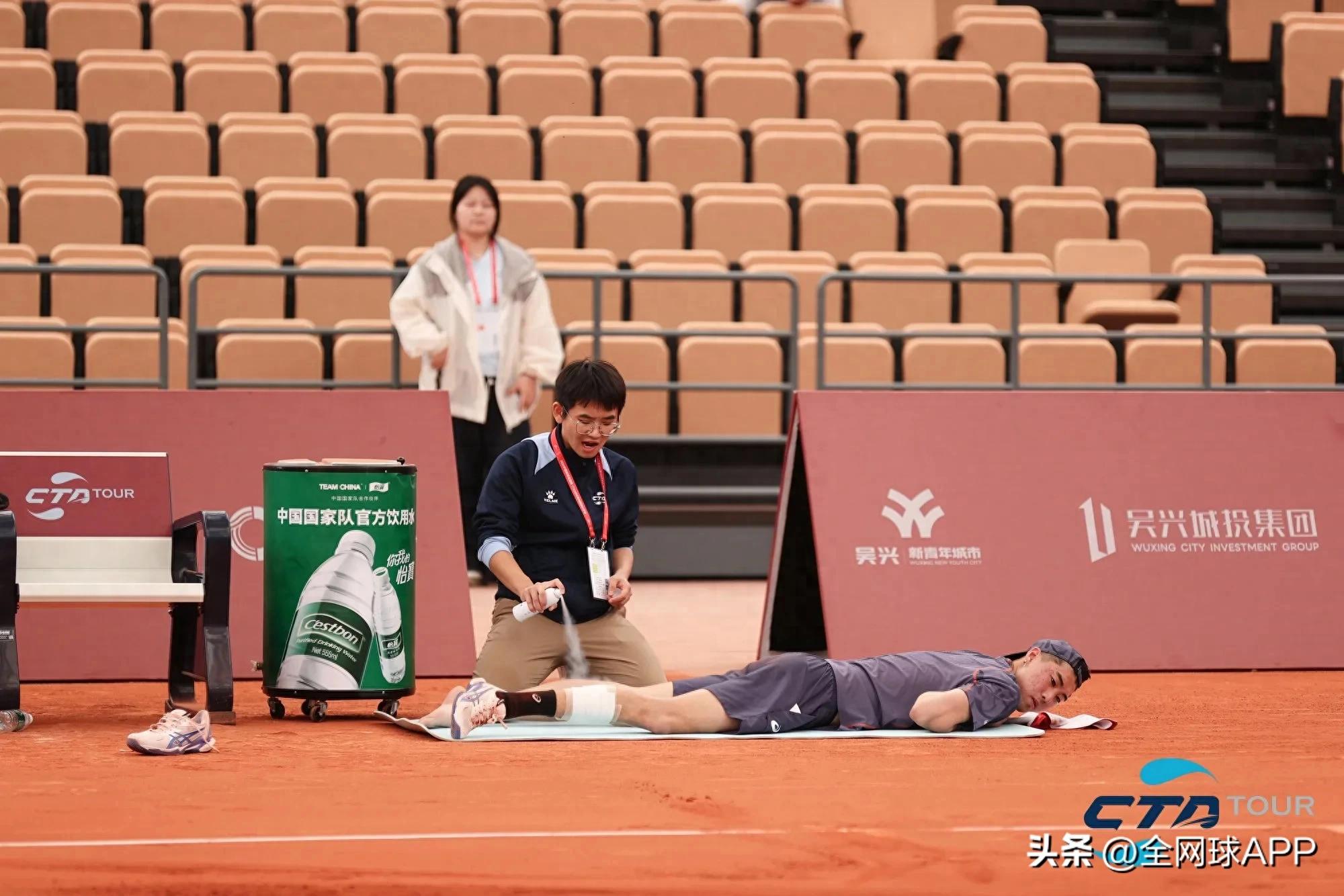 Red clay is very different! Walk into the daily work of the official physiotherapist of the Huzhou Tennis Open