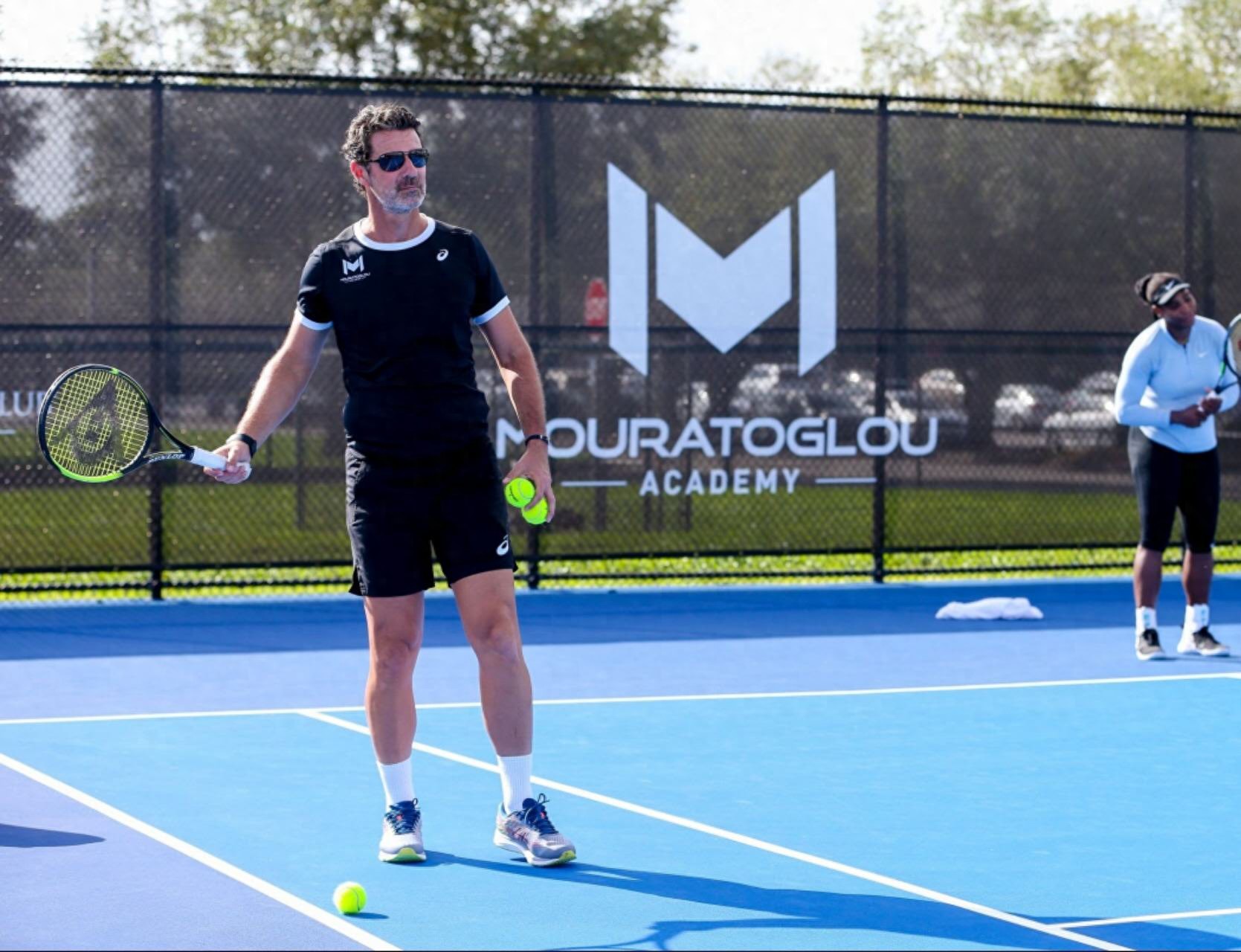 Coach Serena Williams stated that Sinner is world number one in both serving and returning; Alcaraz must improve comprehensively to dominate the tennis world.