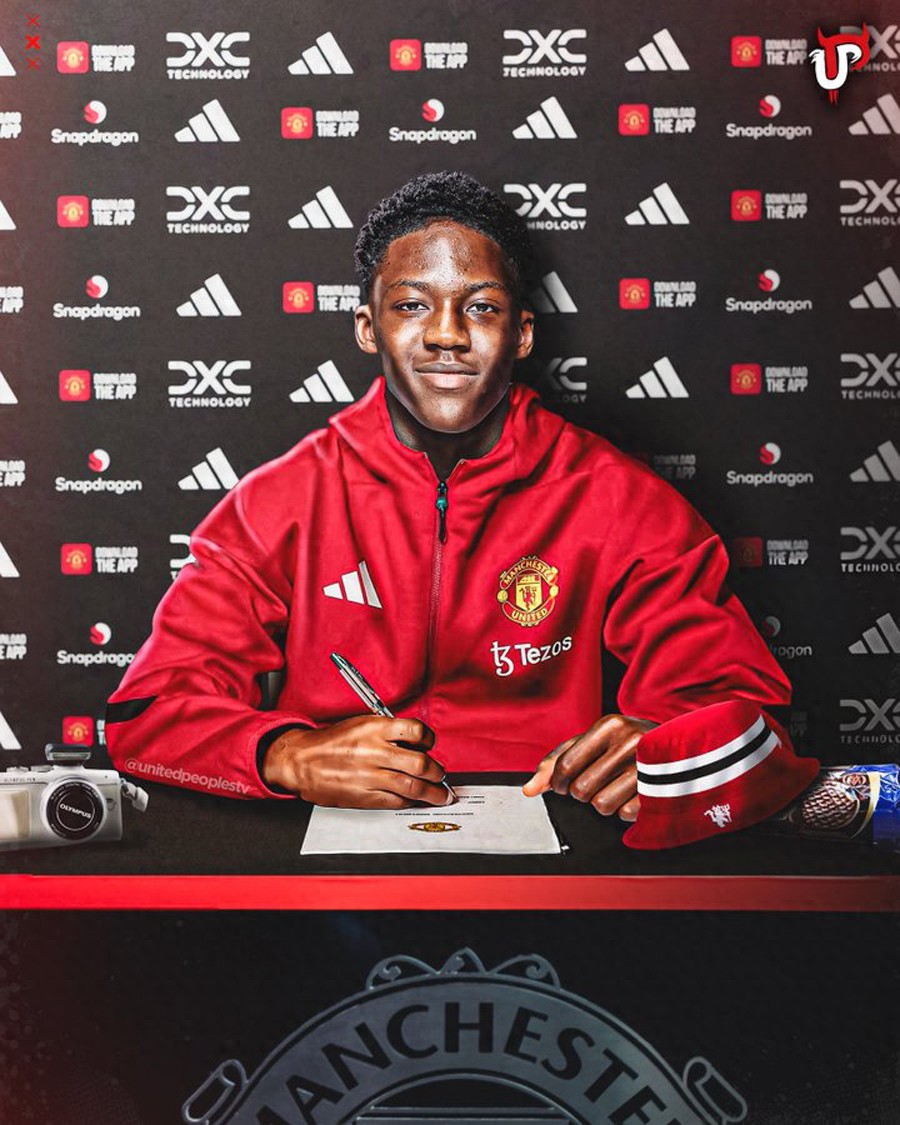 Manchester United has set the date to renew the contract of their new star with a weekly wage of £100,000! Carrick refuses to loan out the defensive midfielder, aiming to build a youth academy flagship.