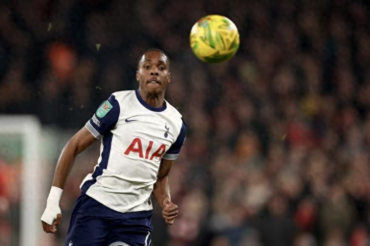 Bayern's forward line buys and sells to earn 30 million euros Tottenham Hotspur officially announced the purchase of 20-year-old Tel for a total price of 40 million euros