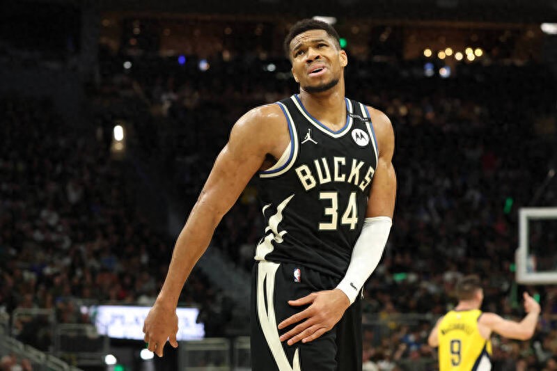 For the first time in his career, Antetokounmpo is open to thinking about staying in Milwaukee and seeking a new club