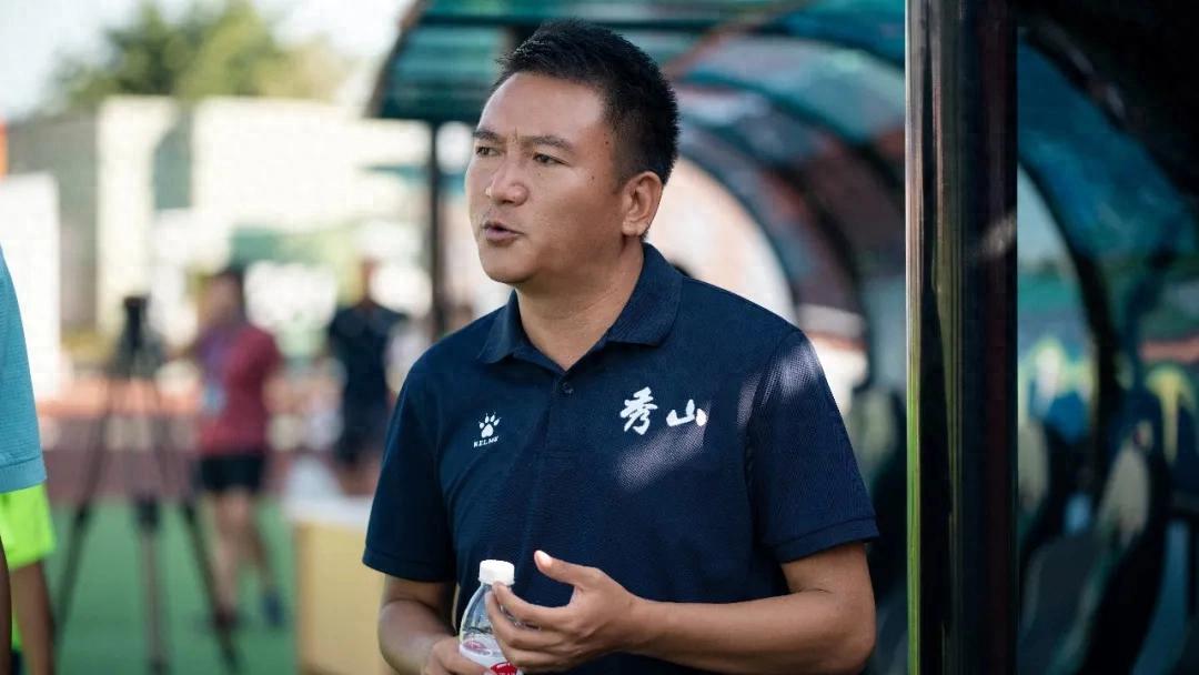 "She doesn't play football, and I can't accept it" — the unwavering commitment of county-level youth coach Liu Lin