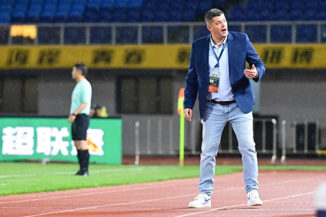 The third time he lost a ball due to a hanging shot in the middle circle, Meizhou Hakka coach Milan: The goalkeeper has no responsibility