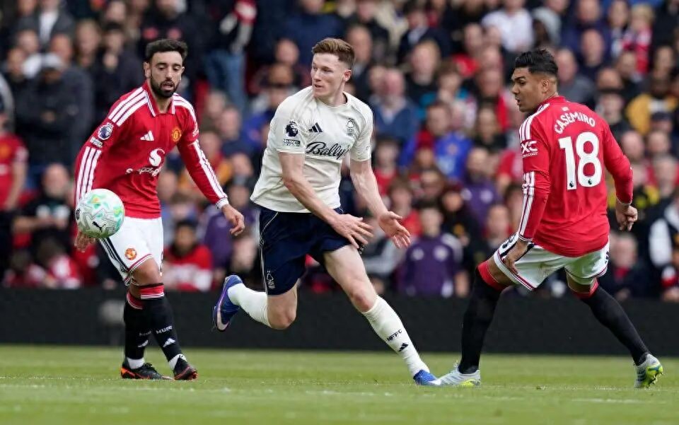 Manchester United firmly believes that signing Anderson will lead to Premier League glory and has never given up. They consider a transfer fee of £80 million to be reasonable.