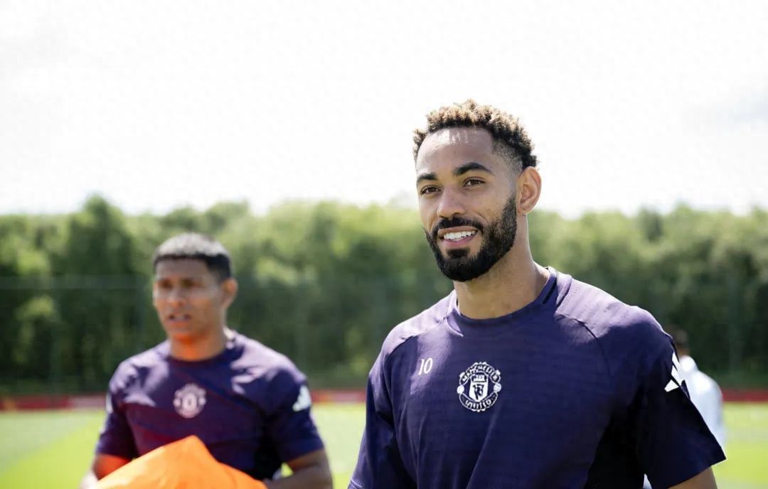 The squad list for Manchester United&#39;s first warm-up match has been revealed, featuring two new signings making their debuts while five players are left out! One player will be loaned out due to absence.