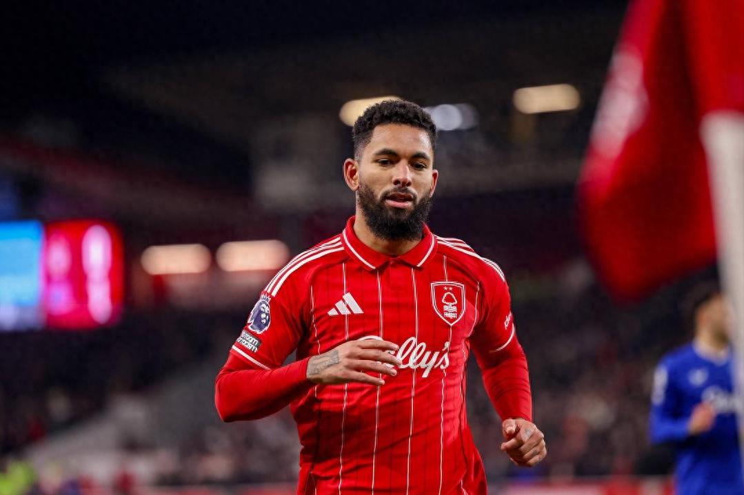 Douglas Luiz returns to Villa after a year and a half away, with a €25 million option to buy this summer.