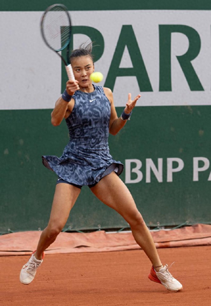 After three sets of hard fighting, Wang Xiyu won the first victory of his comeback!