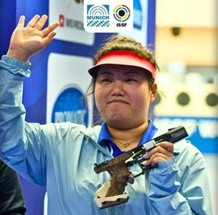 Chinese teenager Sun Yujie won the women's 25m pistol championship at the 2025 World Cup Shooting Championships in Munich