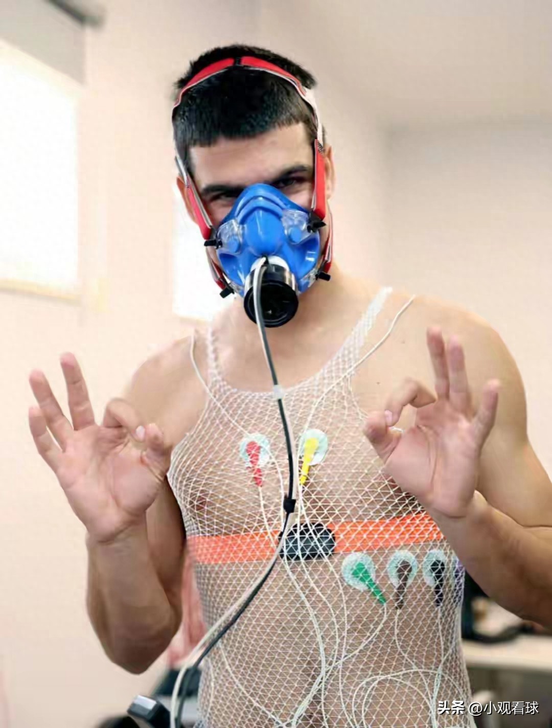 Alcaraz prepares for the Australian Open using advanced technology in training.