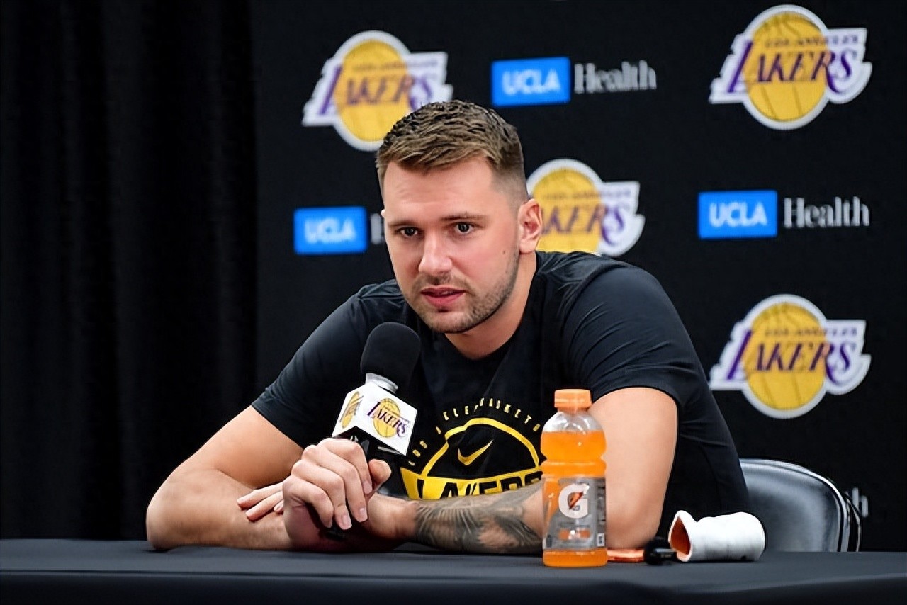 Luka Dončić will play against the Suns! Smart is also set for his Lakers debut, while Reddick’s starting status for the opener remains uncertain.