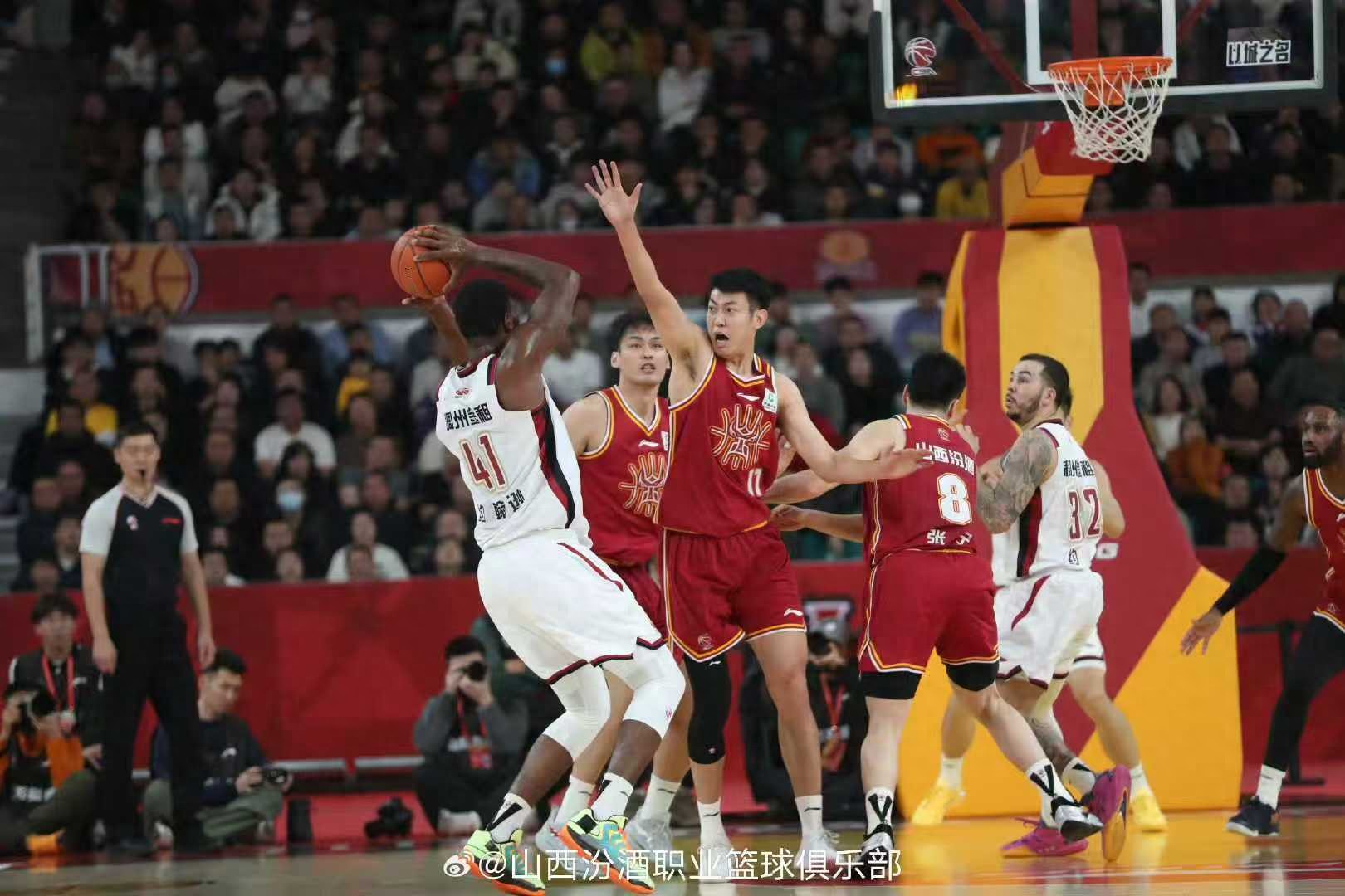 Jia Mingru scored 21 points on 5 of 6 three-point shooting, while Wu Qian managed only 16 points as Zhejiang fell to Shanxi, marking their third consecutive loss since the season began.