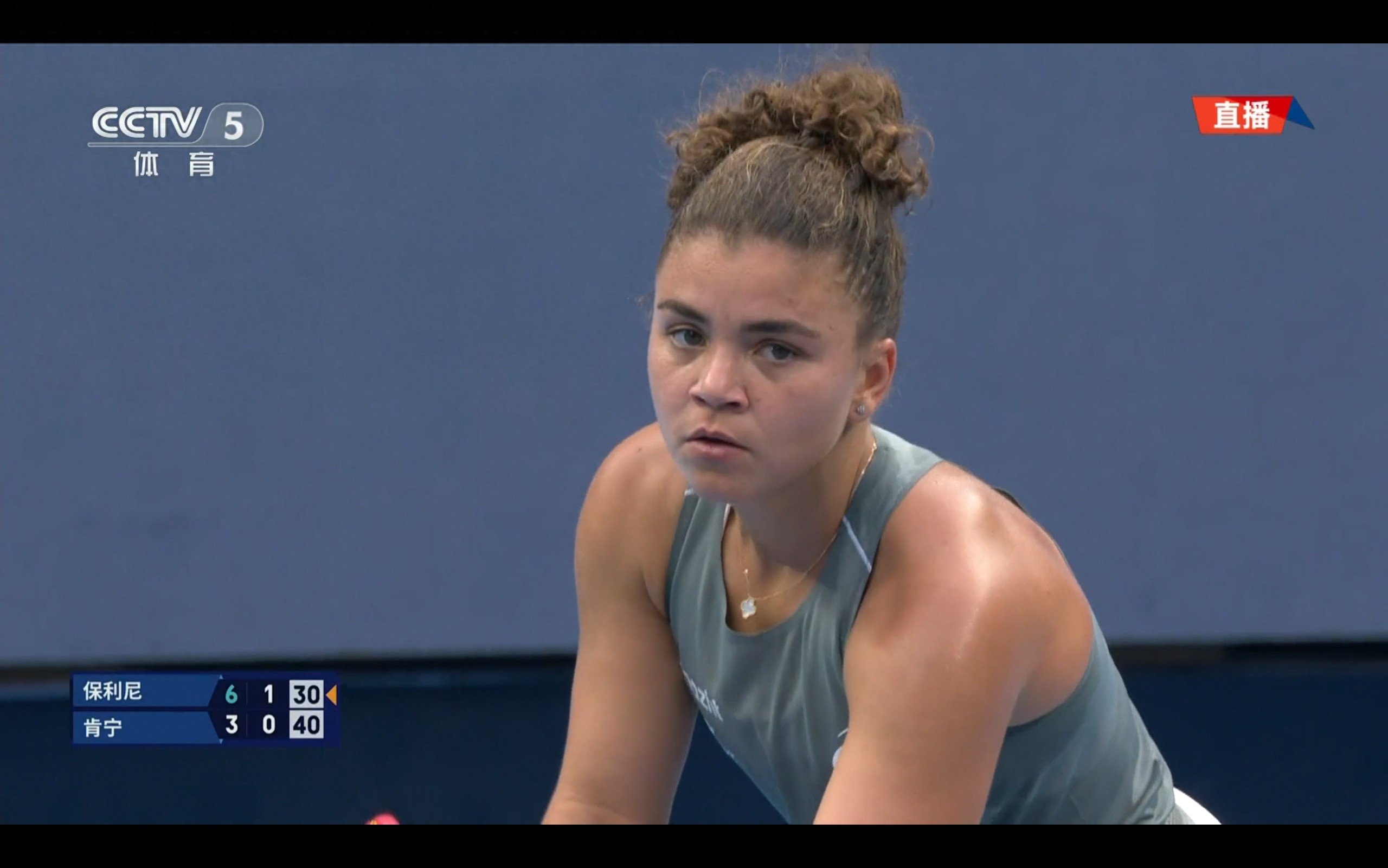 The third round of the China Open is currently live, featuring Paolini vs. Kenin.