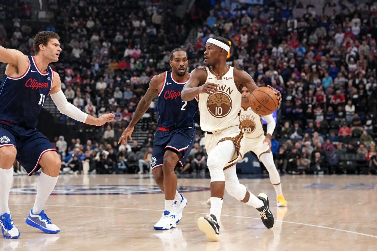 Head coach ejected! Curry hits 4 of 15 threes scoring 27 points before being fouled out; Leonard posts 24+12 as Clippers narrowly defeat Warriors