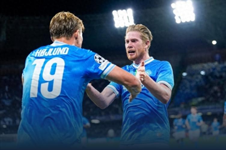 Manchester City&#39;s former player shines in the Champions League as Højlund scores twice and De Bruyne provides two assists; Napoli beats Sporting CP 2-1.