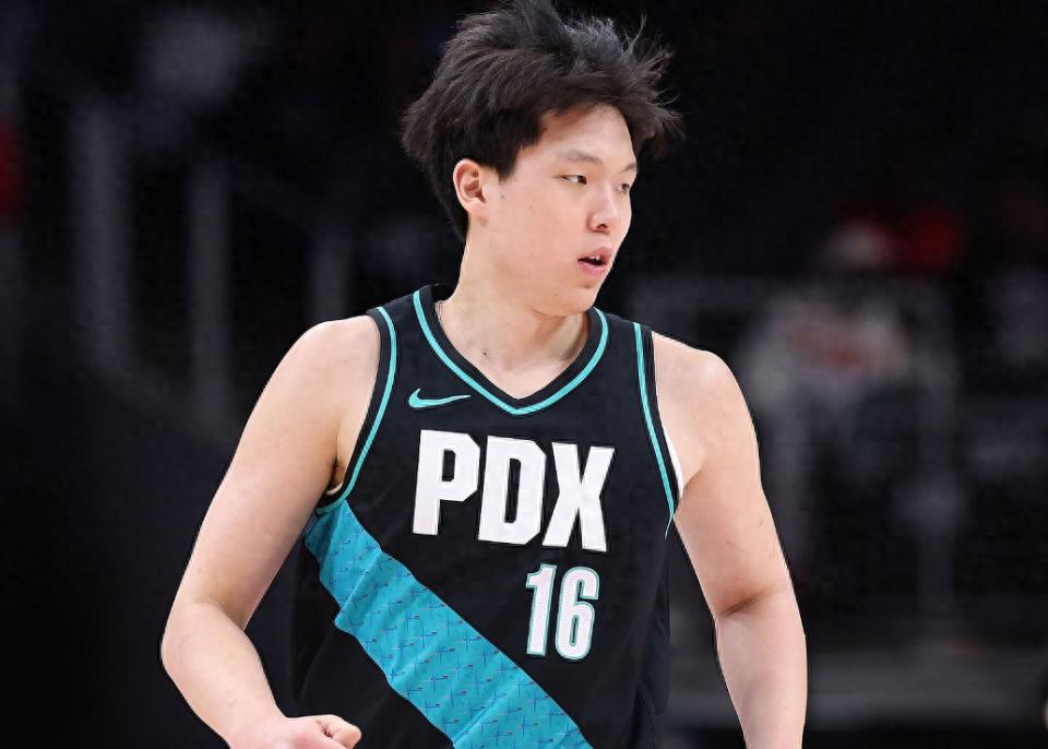 Trail Blazers Official Makes a Blunder! Mistakenly Lists Yang Hansen as Two-Way Contract, Fans Buzz About Trade Possibility
