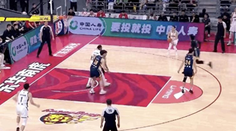 Cui Yongxi returns to CBA after 688 days! Fu Hao shines with 26+9, Liaoning dominates Guangdong for 5th straight win