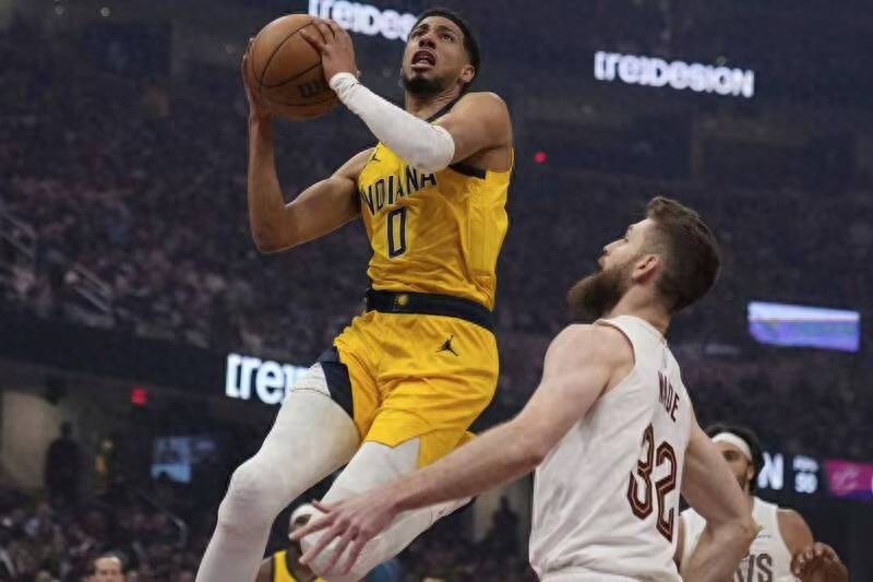 The Pacers, who made 19 three-pointers, defeated the Cavaliers to get off to a flying start in the NBA Eastern Conference playoffs