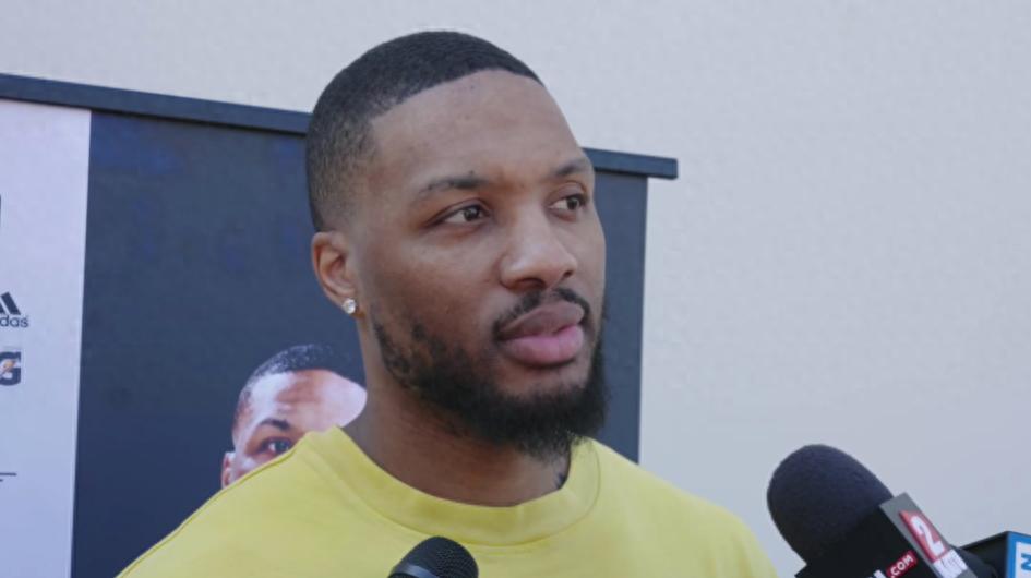 Lillard: Holiday jokingly wanted to wear the Blazers&#39; number 0. I rented his house in Milwaukee.