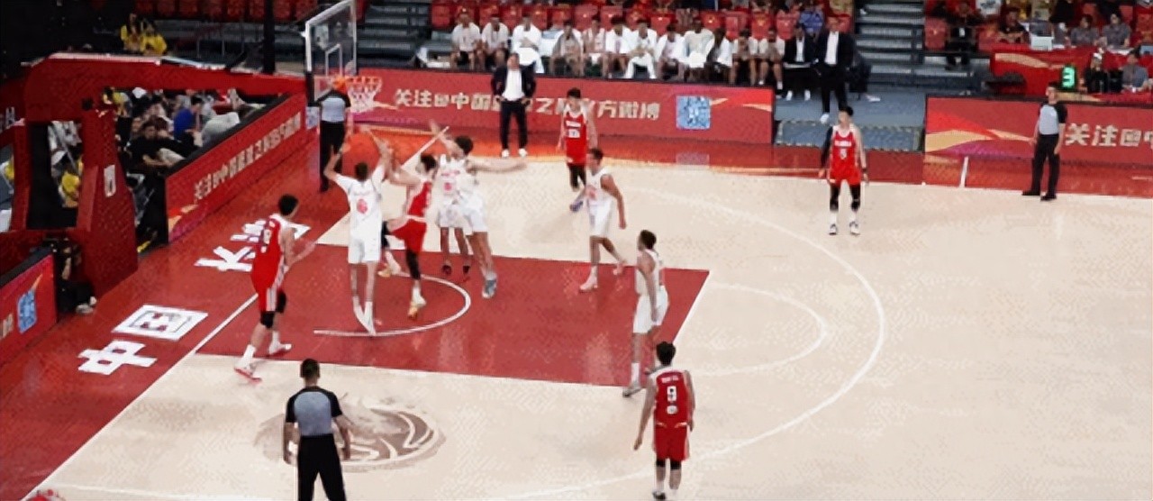 Narrowly Defeated! Pang Zhenglin Scores 17, Liao Sanning Adds 17 as Chinese Men's Basketball Falls to Serbia's FMP
