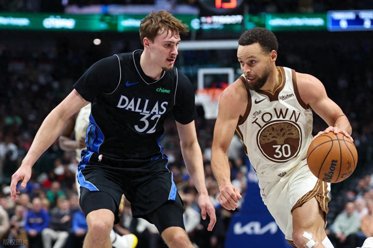 Lone efforts are not enough! Curry scores 38 points with 8 three-pointers, Kuminga adds 10 points before exiting due to injury, Flagg records a double-double, and the Mavericks defeat the Warriors.