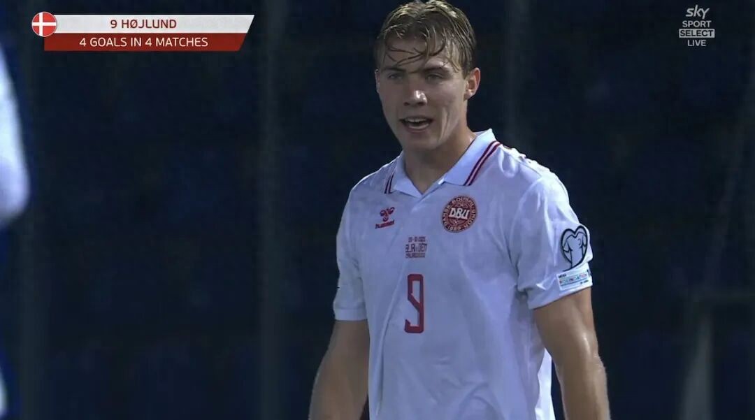 Hojlund nets 7 goals in 9 games, Man United secures £40 million! Amrabat pushes him out but achieves a fourfold win, with one exception staying at the club