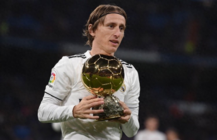 After Real Madrid's No. 10 Modric left the team, one of the two options for strengthening the midfield was an Argentine international