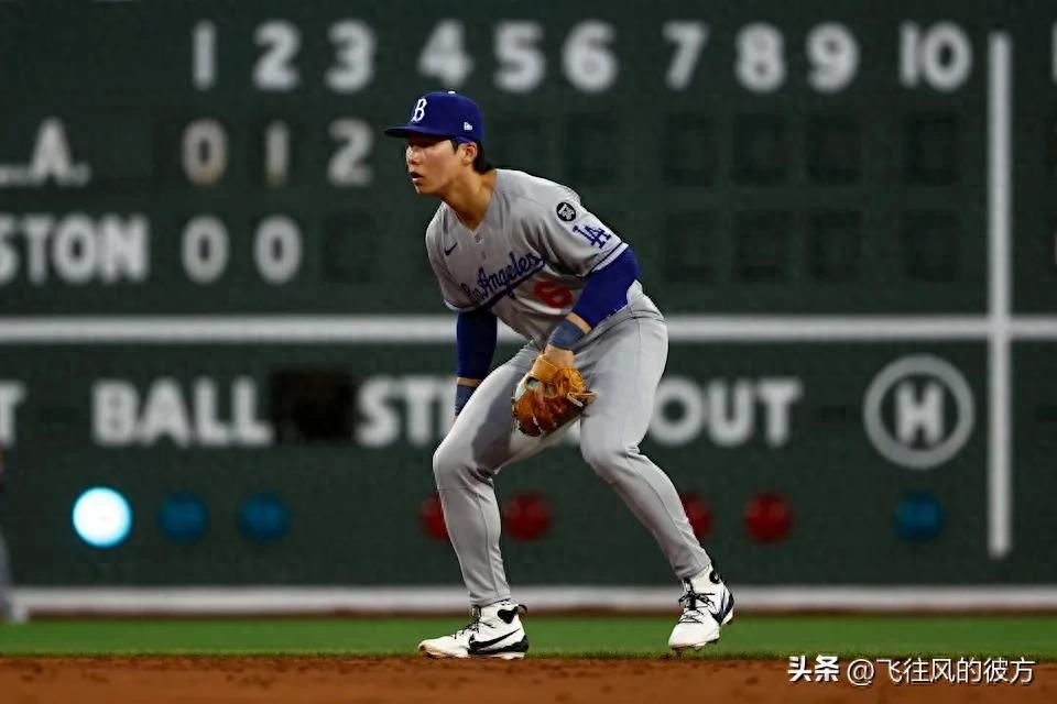 Dodgers&#39; Korean player Kim Hye-seong missed a connecting flight causing a delay, spending 15 hours sleeping on the airport floor.