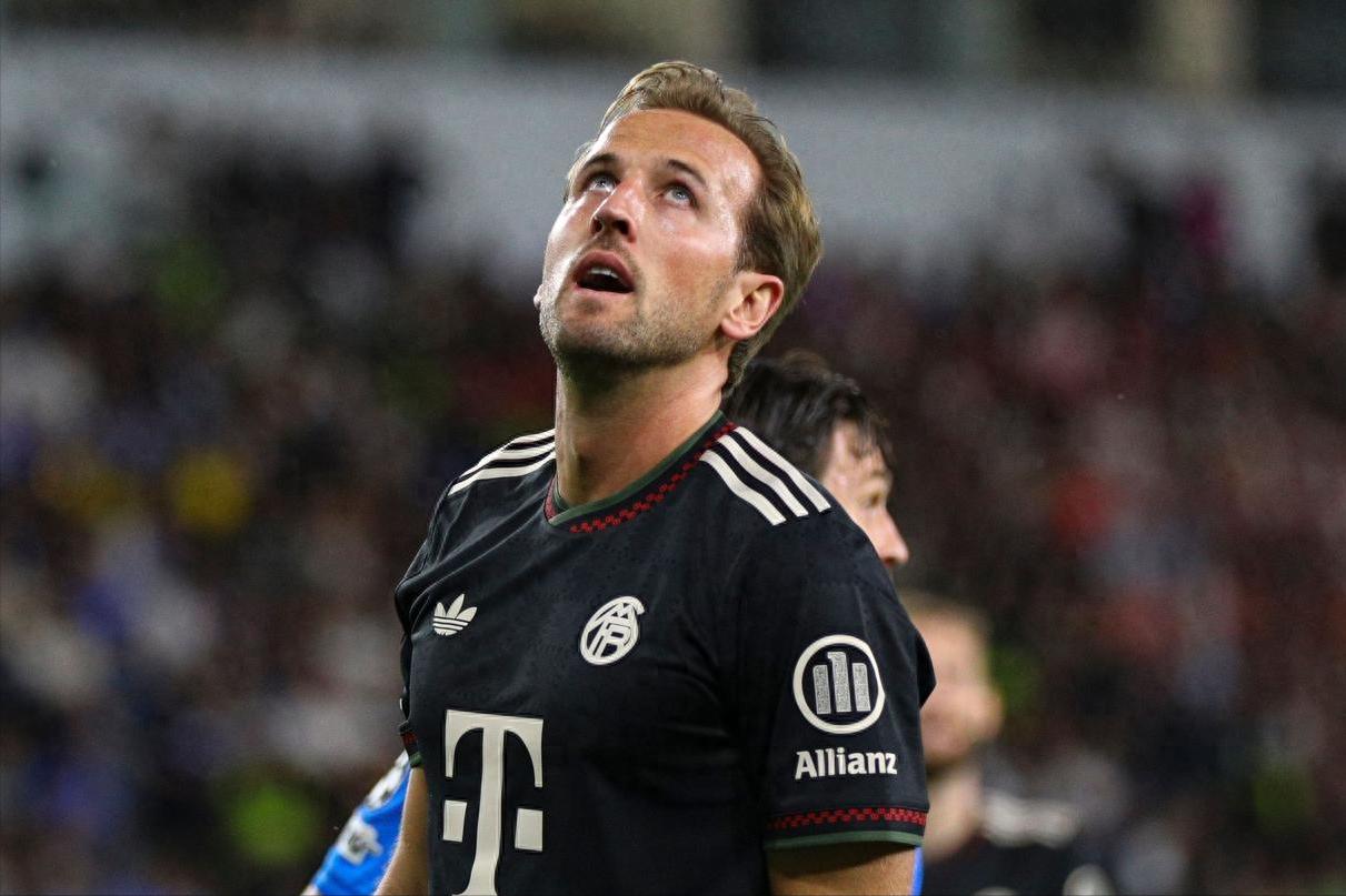 Harry Kane! In this season, he has contributed to goals in all 9 matches: 17 goals, 3 assists, 2 hat-tricks, and 5 braces.