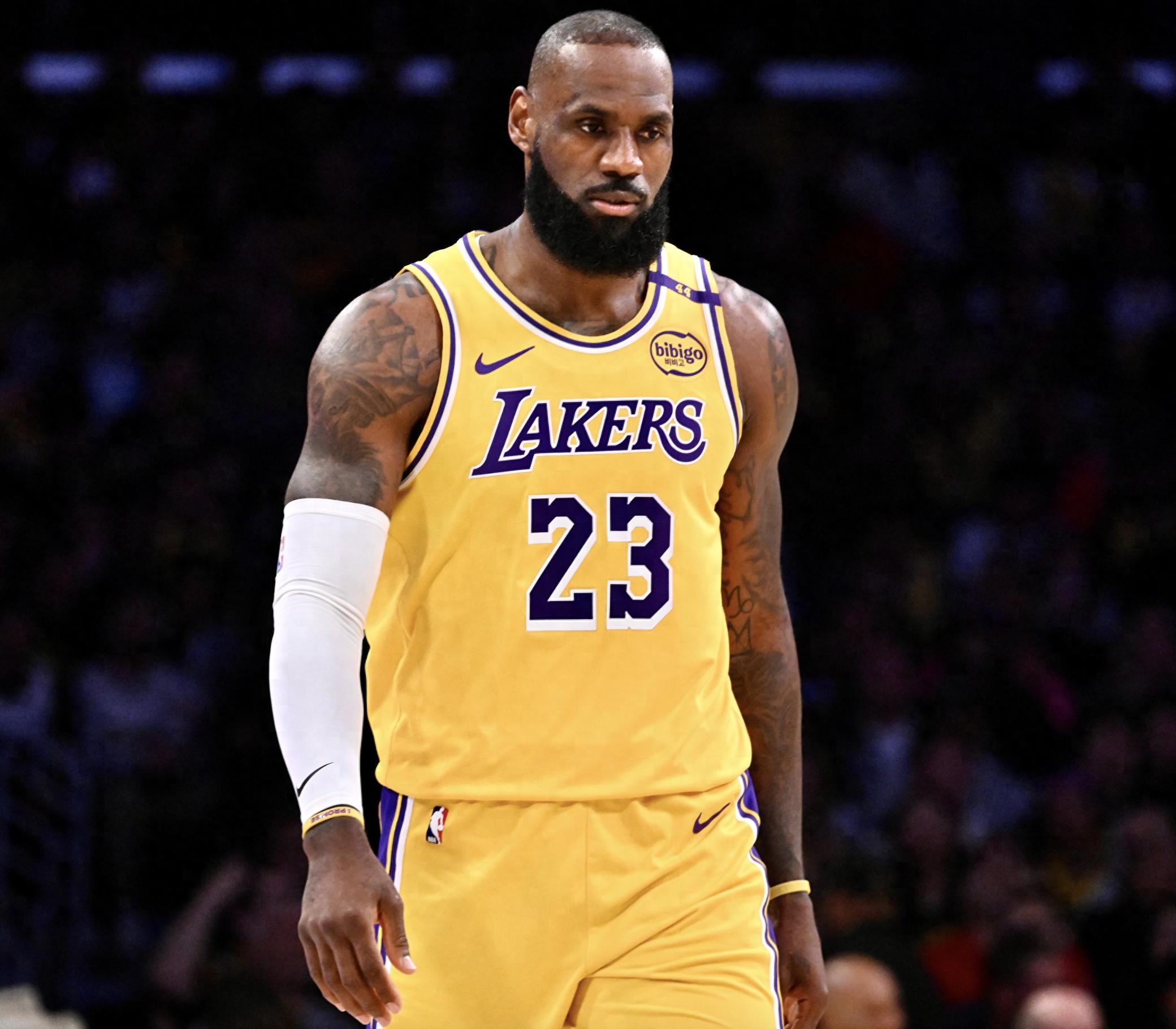 After being eliminated, James smiled! Lakers management officially stated today that they will bring in a center
