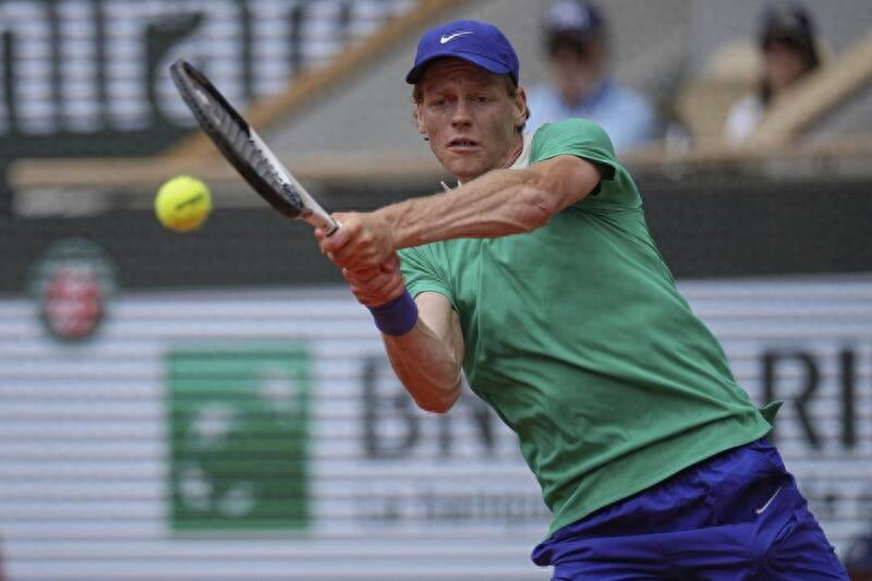In the men's singles round of the 2025 French Open, Sinner ended the last dance of Gasquet's career