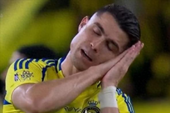 Ronaldo has the most shots on goal and sarcastically mocks his teammates sleepwalking, and the game data is too ugly after being picked