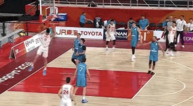 Six players scored in double digits! Liao Sanning had 10 points and 9 assists, Hu Mingxuan only 3 points, as China's men's basketball team crushed Kazakhstan to win the Asian Games opener.