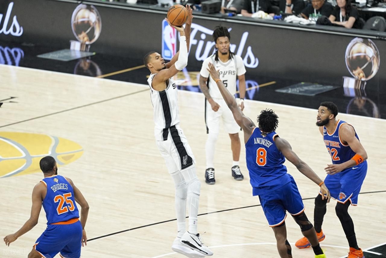 Wembanyama notched 29 points and 9 rebounds but missed the game-winning shot, Towns contributed 21 points and 13 rebounds, Brunson added 20 points, and the Knicks edged out the Spurs 105-104 to take a 2-0 series lead.