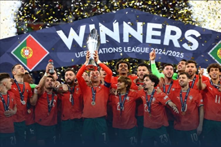 40-year-old Ronaldo scored consecutive goals + retired from injury, 17-year-old Yamal was invisible, Portugal defeated Spain to win the UEFA Nations League