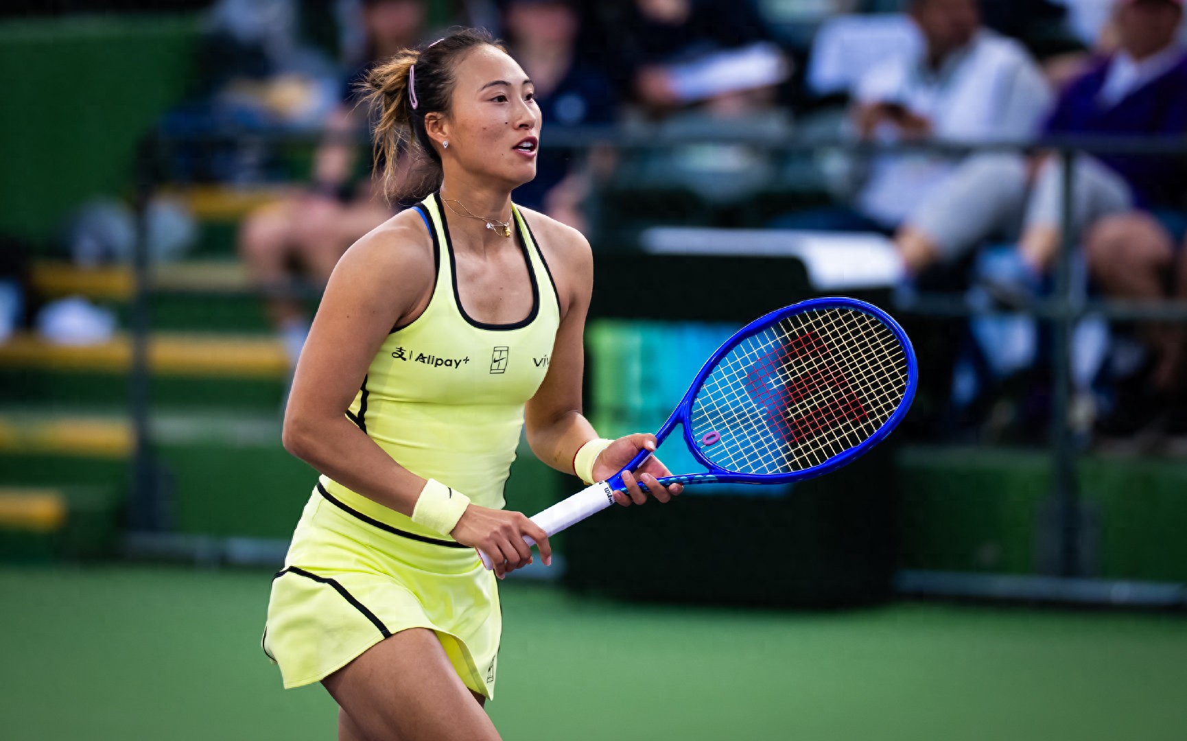 Latest WTA1000 Miami tournament report: Zheng Qinwen defeats Stephens 2-0 to advance to the 32nd round, next match against Keys.