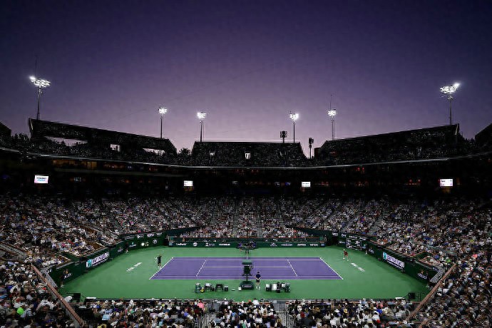 Alcaraz advances, Medvedev eliminates Draper, Swiatek falls to Svitolina, Pegula suffers fourth consecutive loss.