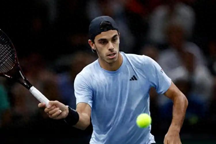 With a sigh, the first brother and the first sister of South America were both out of the first round of the French Open
