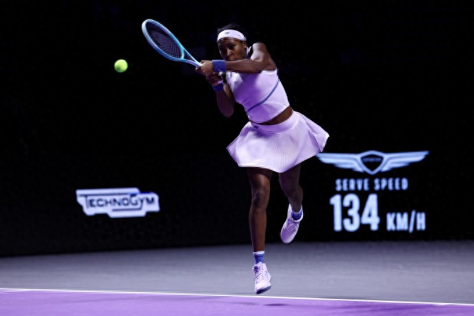 No player has defended the title for ten consecutive years until this year’s season finale!