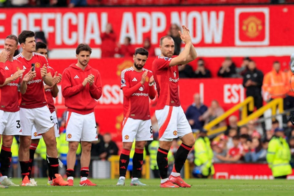 Manchester United's 62.5 million confirmed first signing, Cunha signed a 5-year contract to wear No. 10! It was officially announced that 3 people left the team to start rebuilding
