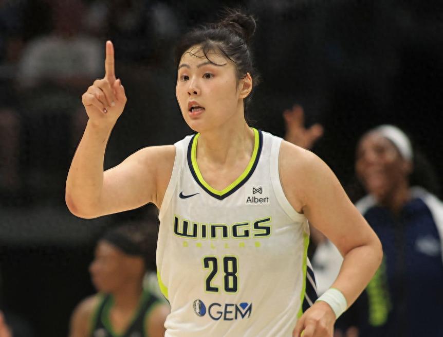 Li Yuanyuan: Yang Hanshen should be bold in speaking English. I hope that in the future I can speak as well as Yao Ming.